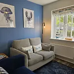 Sea Esta, The Bay, 2 Bedrooms, Patio Garden, Parking Nearby, 2 Dogs Welcome *