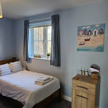 Sea Esta, The Bay, 2 Bedrooms, Patio Garden, Parking Nearby, 2 Dogs Welcome *