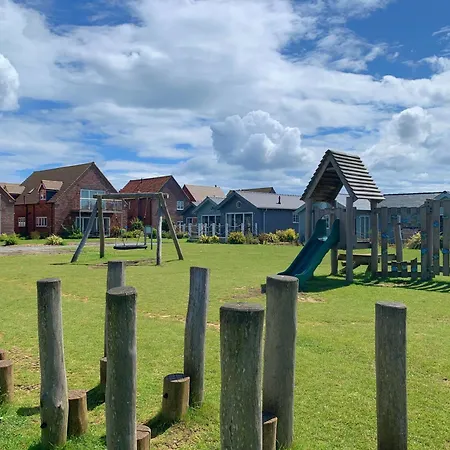 Holiday home Sea Esta, The Bay, 2 Bedrooms, Patio Garden, Parking Nearby, 2 Dogs Welcome *