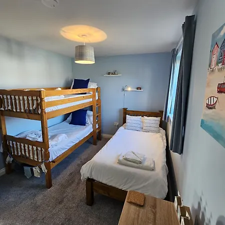 Sea Esta, The Bay, 2 Bedrooms, Patio Garden, Parking Nearby, 2 Dogs Welcome Holiday home *