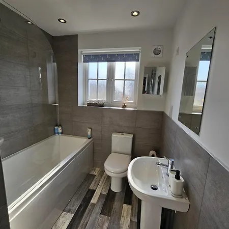 Sea Esta, The Bay, 2 Bedrooms, Patio Garden, Parking Nearby, 2 Dogs Welcome Holiday home Filey