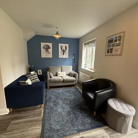 Sea Esta, The Bay, 2 Bedrooms, Patio Garden, Parking Nearby, 2 Dogs Welcome