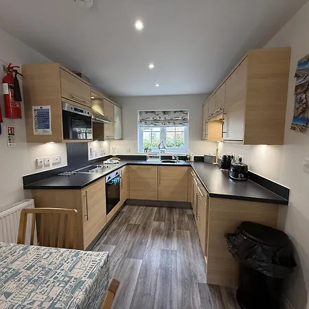 Sea Esta, The Bay, 2 Bedrooms, Patio Garden, Parking Nearby, 2 Dogs Welcome *