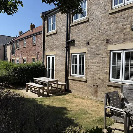 Sea Esta, The Bay, 2 Bedrooms, Patio Garden, Parking Nearby, 2 Dogs Welcome *
