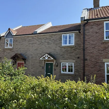 Sea Esta, The Bay, 2 Bedrooms, Patio Garden, Parking Nearby, 2 Dogs Welcome Filey