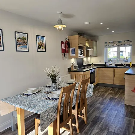 別荘 Sea Esta, The Bay, 2 Bedrooms, Patio Garden, Parking Nearby, 2 Dogs Welcome ファイリー